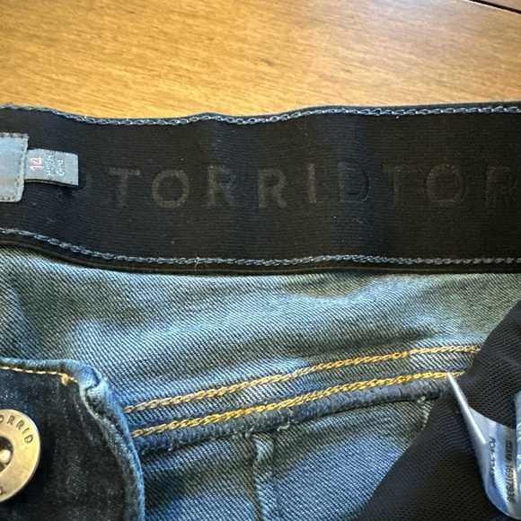 Torrid Bombshell Premium Stretch High-Rise Short Women’s Size 14 Slim Fit Dark - Picture 10 of 12